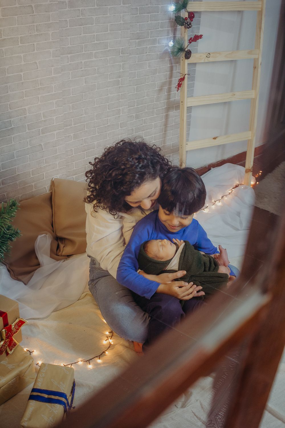 Ensaio de Natal Iro e seu pequenos no estúdio VC Fotografia 
