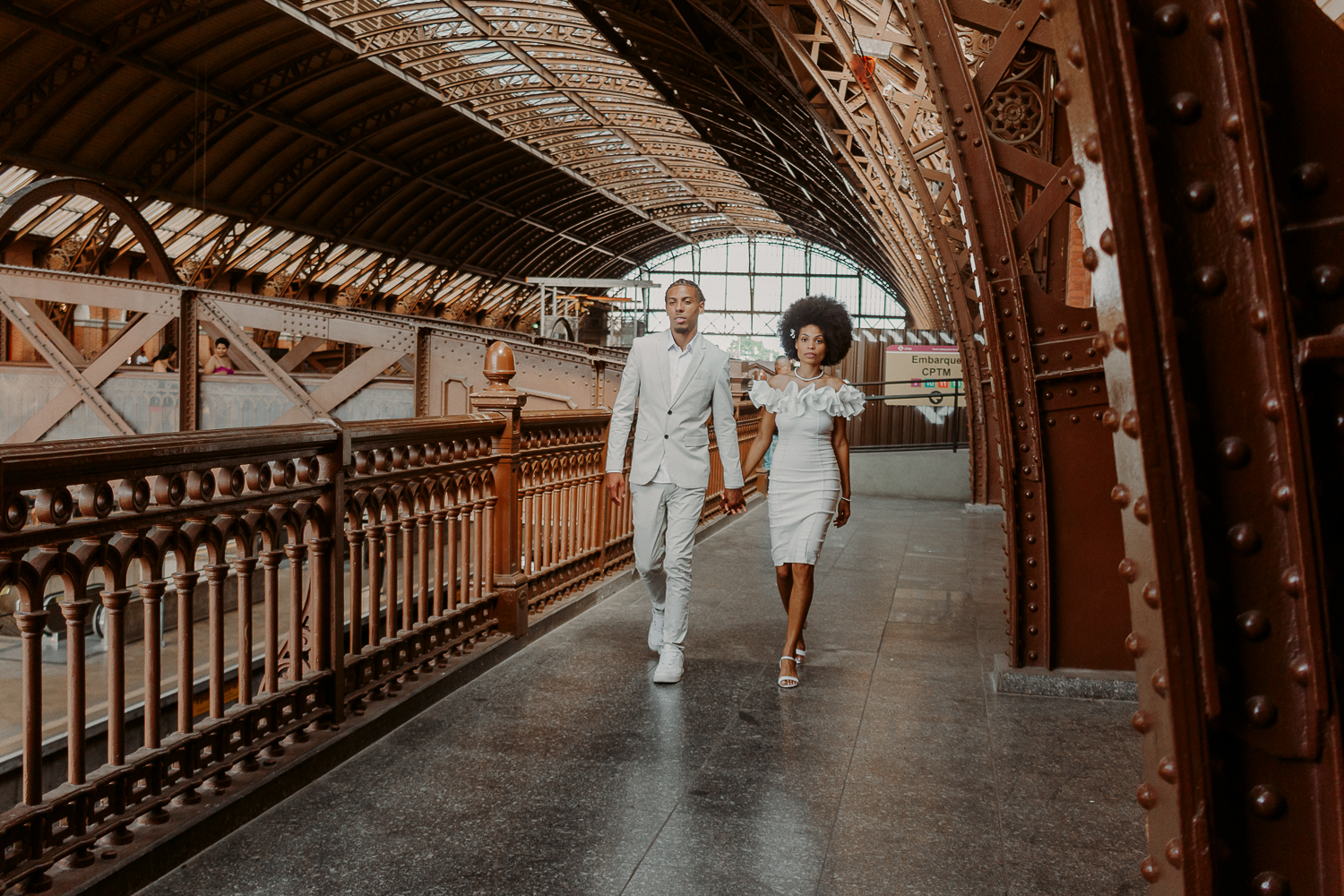 Ensaio Pré Wedding na Estação da Luz Day e Taylor